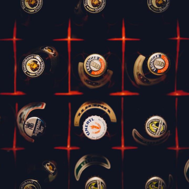 Botellas de cerveza en fila